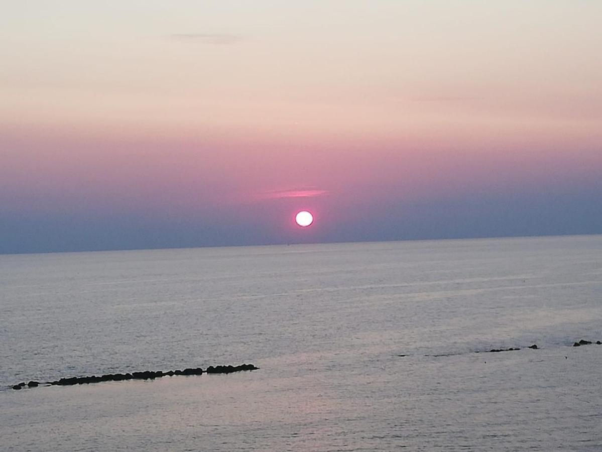 La Terrazza Di Nerone Apartment Anzio Luaran gambar