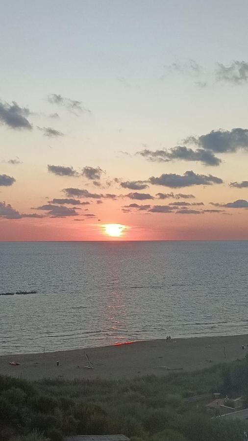 La Terrazza Di Nerone Apartment Anzio Luaran gambar