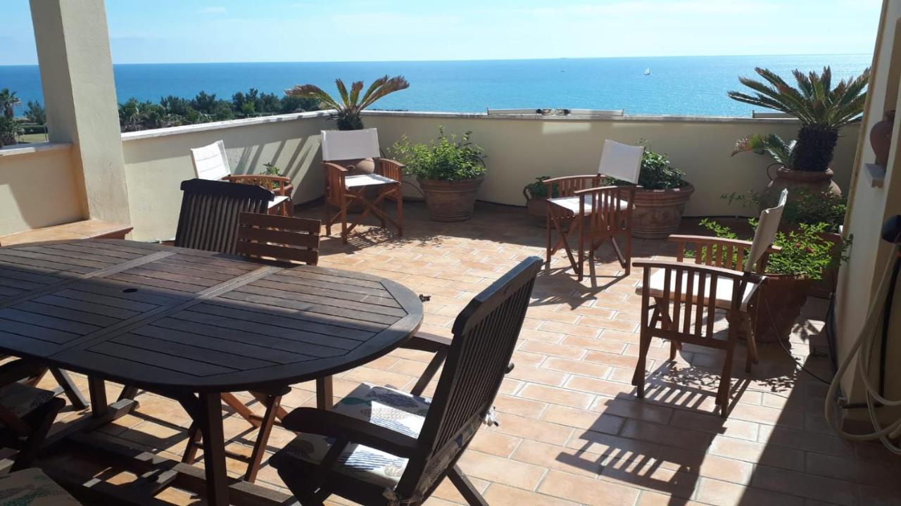 La Terrazza Di Nerone Apartment Anzio Luaran gambar