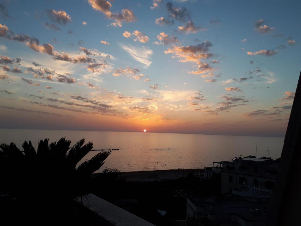 La Terrazza Di Nerone Apartment Anzio Luaran gambar
