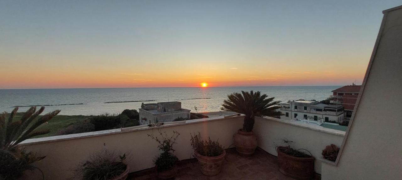 La Terrazza Di Nerone Apartment Anzio Luaran gambar
